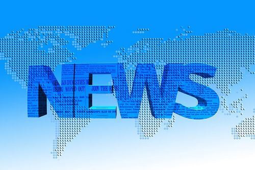 Qual é a maneira correta de usar uma serra de galhos altos?