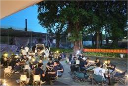 Reunião da equipe do colega do departamento de fabricação de rinocerontes